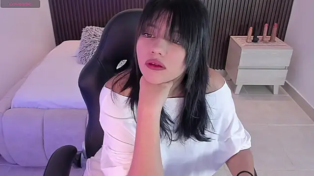 MILLYEVANS1 online show from 13, 4, 2026