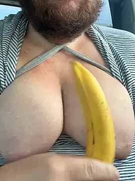 Snapshot of hugemanbreasts chatting on 25, 7, 2026 hugemanbreasts online show from 25, 7, 2026