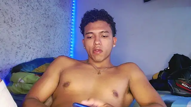 Snapshot of tonydesire_ chatting on 24, 4, 2026 tonydesire online show from 24, 4, 2026