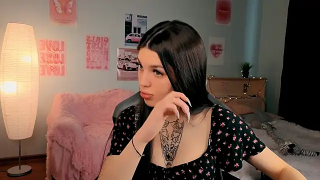 Snapshot of molly_rettyy chatting on 17, 4, 2026 molly rettyy online show from 17, 4, 2026