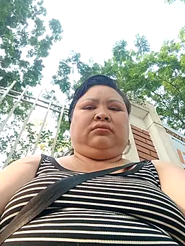 Snapshot of Monglan-c chatting on 17, 4, 2026 Monglan-c online show from 17, 4, 2026