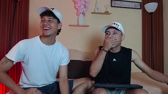 TwoHotTrouble  online show from 7, 4, 2026