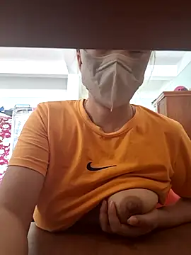 Snapshot of Yummy_9x chatting on 11, 4, 2026 Yummy 9x online show from 11, 4, 2026