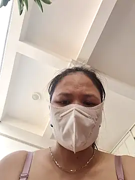 Snapshot of Yummy_9x chatting on 18, 4, 2026 Yummy 9x online show from 18, 4, 2026