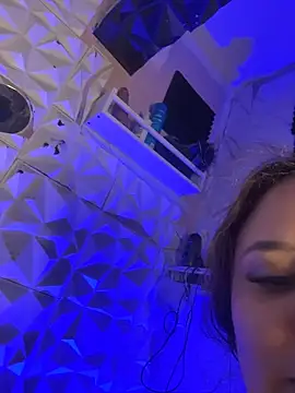 SaskiaDeluxe online show from 7, 4, 2026