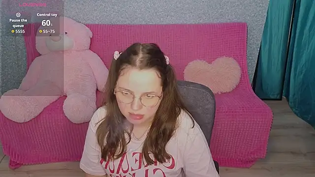 Snapshot of SofiDreamm chatting on 4, 5, 2026 SofiDreamm online show from 4, 5, 2026