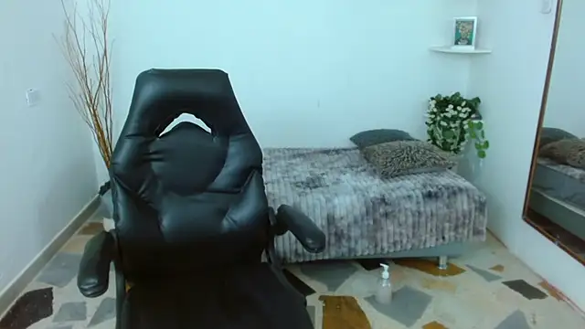 Valeriamora  online show from 1, 4, 2026