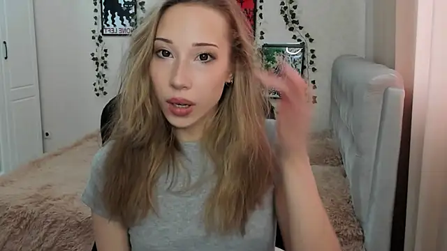 Snapshot of Emmarayder chatting on 13, 4, 2026 Emmarayder online show from 13, 4, 2026