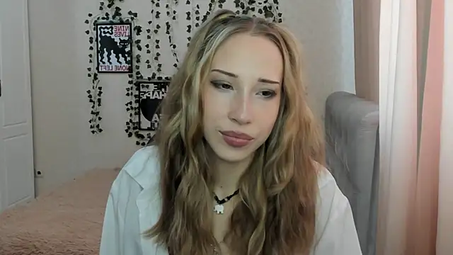 Snapshot of Emmarayder chatting on 29, 4, 2026 Emmarayder online show from 29, 4, 2026