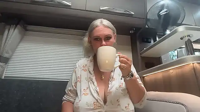 Snapshot of BustySwingingSlut chatting on 7, 7, 2026 BustySwingingSlut online show from 7, 7, 2026