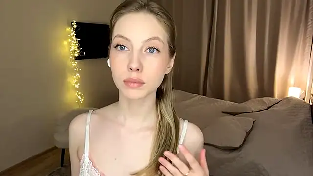 SofiaVelour online show from 12, 4, 2026