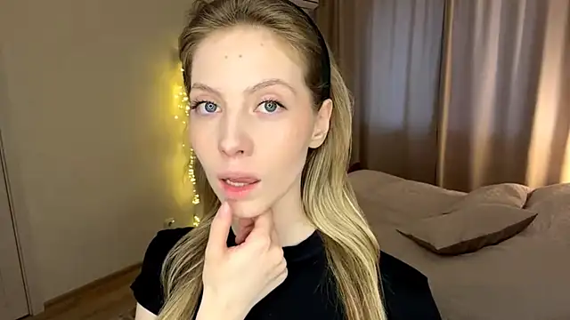 SofiaVelour online show from 17, 4, 2026