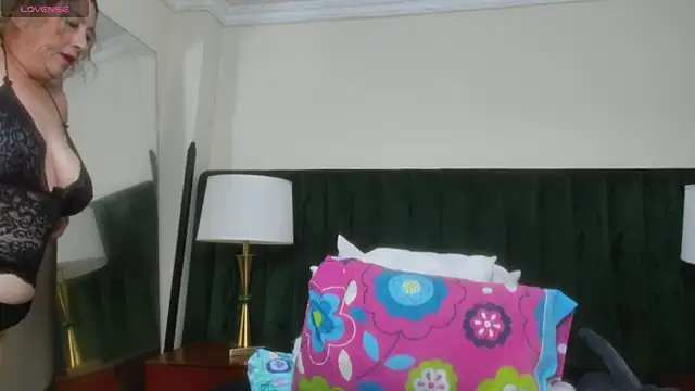 Snapshot of RoxanneSquirt chatting on 15, 5, 2026 RoxanneSquirt online show from 15, 5, 2026