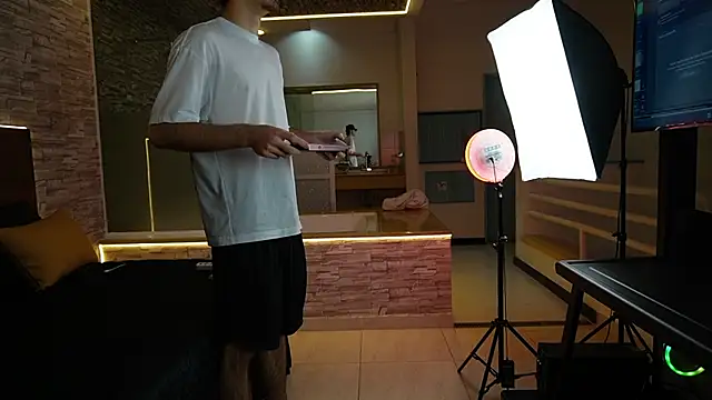 Enzo Crown online show from 13, 4, 2026