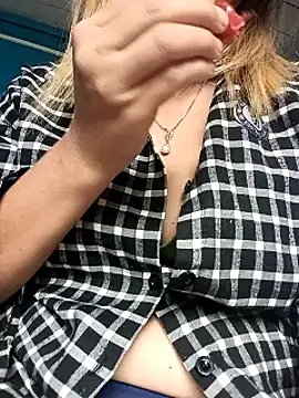 Snapshot of Bristy_BigBoobs chatting on 4, 6, 2026 Bristy BigBoobs online show from 4, 6, 2026