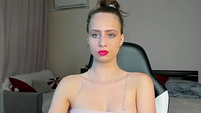 Snapshot of LoveBettie chatting on 10, 7, 2026 LoveBettie online show from 10, 7, 2026