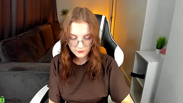 Snapshot of Madeli_nova chatting on 6, 4, 2026 Madeli nova online show from 6, 4, 2026