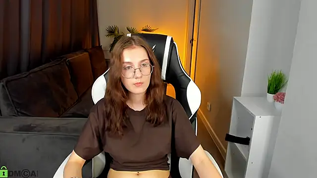 Snapshot of Madeli_nova chatting on 6, 4, 2026 Madeli nova online show from 6, 4, 2026