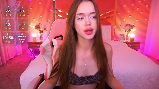 Snapshot of LunarDolly chatting on 9, 7, 2026 LunarDolly online show from 9, 7, 2026