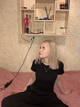 Snapshot of Velunari_ chatting on 8, 4, 2026 Velunari online show from 8, 4, 2026