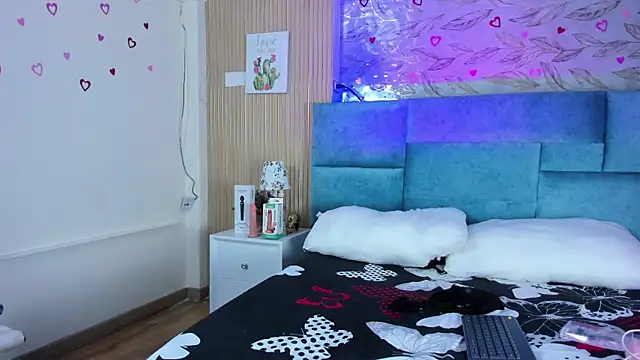 Delphine doll online show from 11, 4, 2026