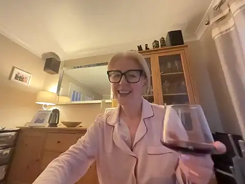 Laylaskyexx online show from 3, 6, 2026