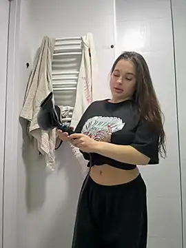 Snapshot of MonikaLoveXx chatting on 6, 4, 2026 MonikaLoveXx online show from 6, 4, 2026