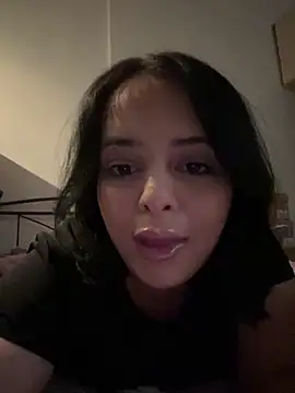 Snapshot of MiaKittyx0 chatting on 8, 5, 2026 MiaKittyx0 online show from 8, 5, 2026