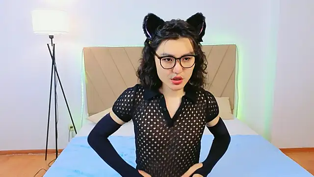 Snapshot of FormOverFear chatting on 9, 5, 2026 FormOverFear online show from 9, 5, 2026