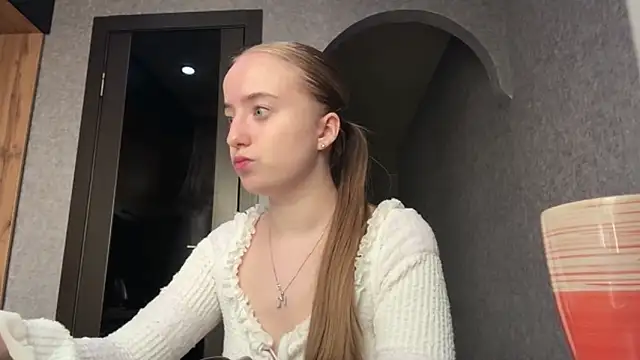 Snapshot of SabinaHaggen chatting on 29, 4, 2026 SabinaHaggen online show from 29, 4, 2026