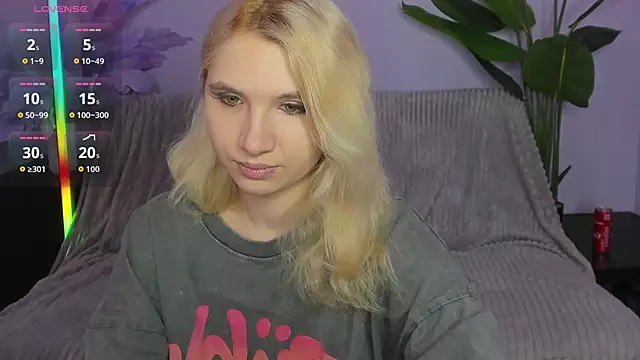 Snapshot of Kitty_Blondie chatting on 9, 4, 2026 Kitty Blondie online show from 9, 4, 2026