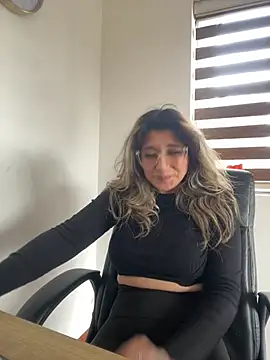 Snapshot of Isabella_varella- chatting on 11, 5, 2026 Isabella varella- online show from 11, 5, 2026