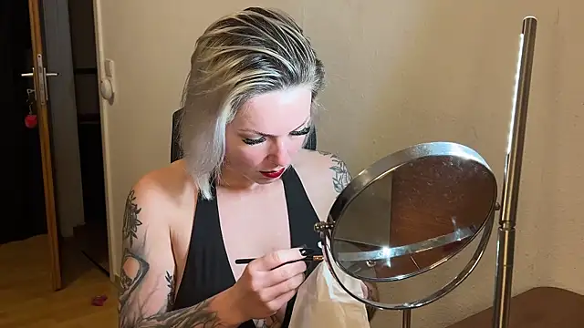 Snapshot of LeonieTalk chatting on 3, 4, 2026 LeonieTalk online show from 3, 4, 2026