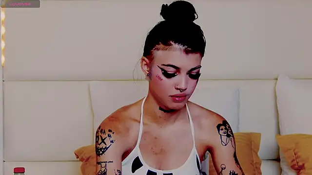 Snapshot of YasminnStorm chatting on 9, 7, 2026 YasminnStorm online show from 9, 7, 2026
