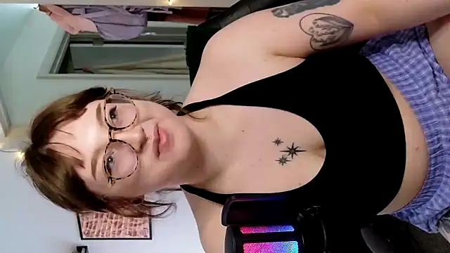 Snapshot of quinniecat chatting on 3, 4, 2026 quinniecat online show from 3, 4, 2026
