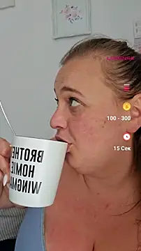 Snapshot of Blondibaby chatting on 7, 7, 2026 Blondibaby online show from 7, 7, 2026