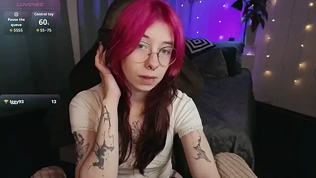 Snapshot of Alice_Nyx chatting on 28, 7, 2026 Alice Nyx online show from 28, 7, 2026
