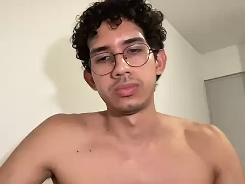 Snapshot of Domincmarles chatting on 4, 4, 2026 Domincmarles online show from 4, 4, 2026