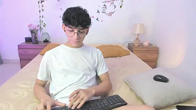 Snapshot of Alazbel8 chatting on 23, 5, 2026 Alazbel8 online show from 23, 5, 2026