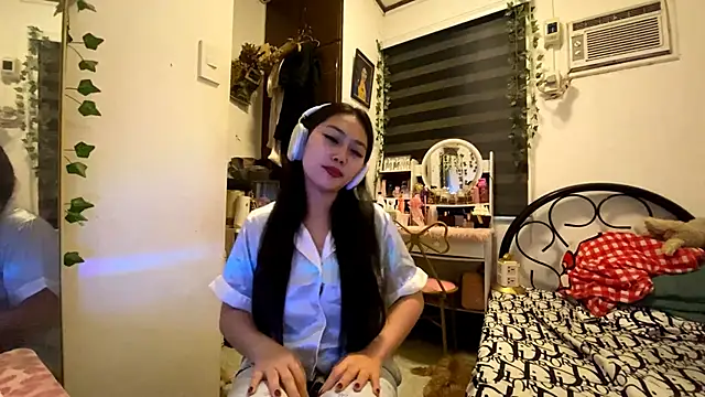 Snapshot of GlindaDejardin chatting on 3, 5, 2026 GlindaDejardin online show from 3, 5, 2026