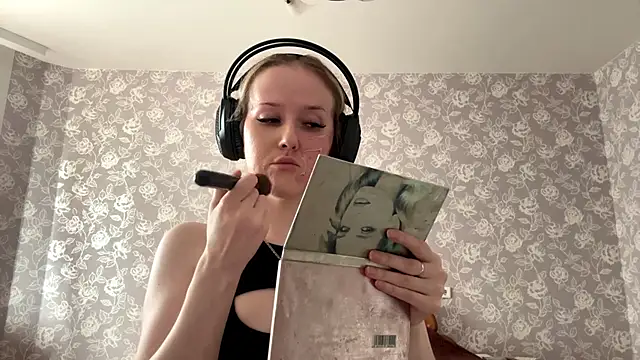 ElmiraGildea online show from 13, 4, 2026