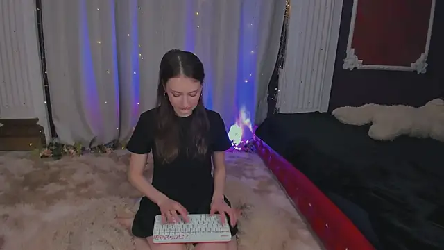  SummerLila online show from 12, 4, 2026