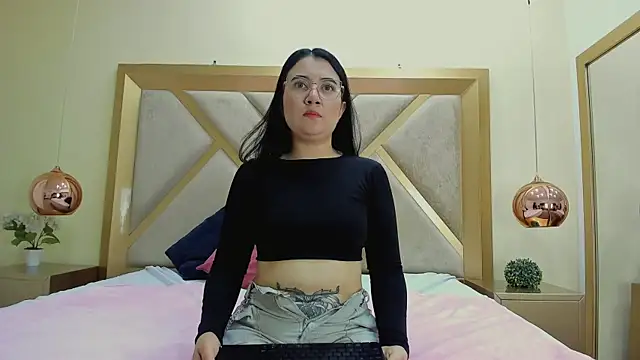 ChloeAshdord online show from 8, 4, 2026