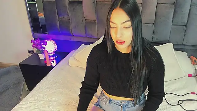 Ashly bloom  online show from 24, 5, 2026