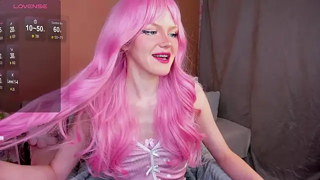 Snapshot of LaurenWaite chatting on 6, 4, 2026 LaurenWaite online show from 6, 4, 2026