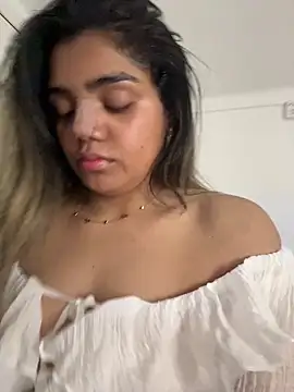 Snapshot of MarielBrown chatting on 6, 4, 2026 MarielBrown online show from 6, 4, 2026