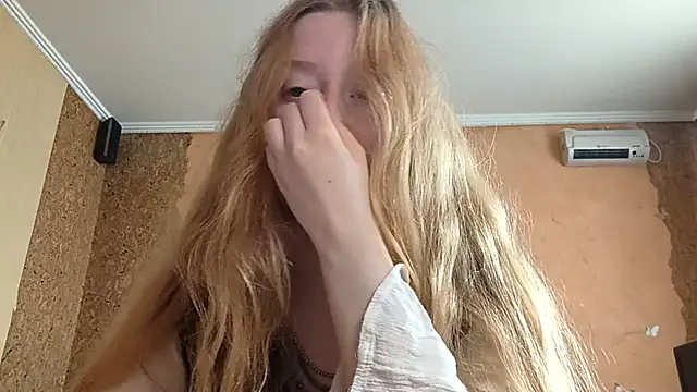 Snapshot of KateVibe_01 chatting on 14, 6, 2026 KateVibe 01 online show from 14, 6, 2026
