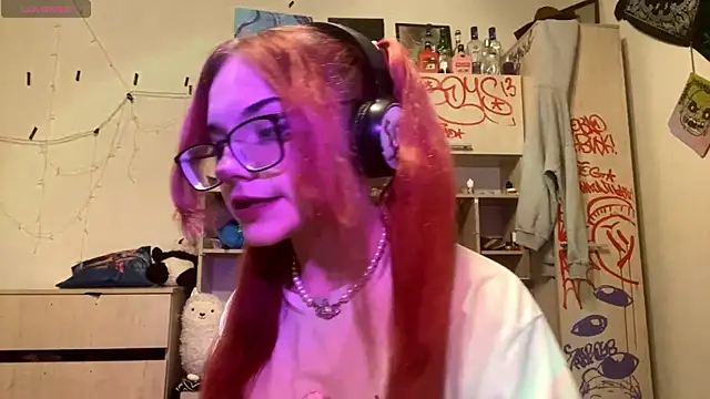 Snapshot of RedHeadCat chatting on 18, 4, 2026 RedHeadCat online show from 18, 4, 2026