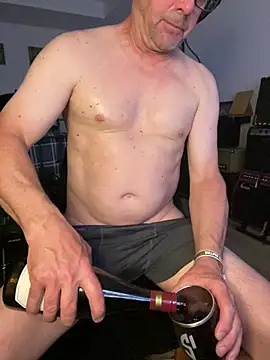 Snapshot of GeetarLuvver chatting on 17, 5, 2026 GeetarLuvver online show from 17, 5, 2026