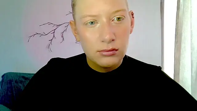 Snapshot of earn_my_lily chatting on 29, 4, 2026 earn my lily online show from 29, 4, 2026
